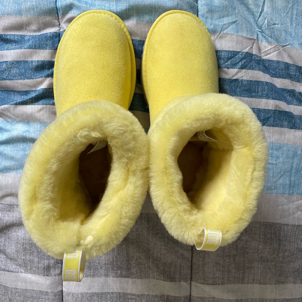 UGG Fluff Mini Quilted yellow women’s 6 No box - Picture 3 of 4